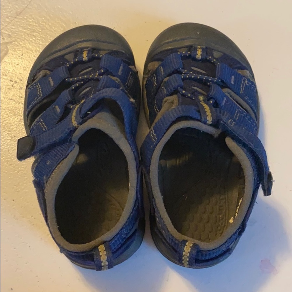 Keens size 6 (baby/toddler)